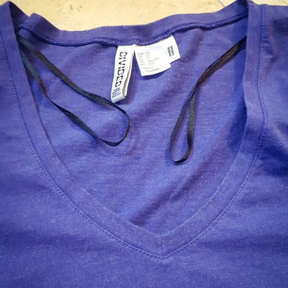 🆓FREE🎁WITH PURCHASE 2+ ITEMS Divided T-Shirt - Picture 4 of 9